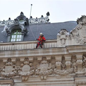 Travail en hauteur sur toiture, château d'eau et pylône - avec suspension