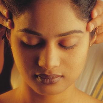 Praticien en massages ayurvédiques