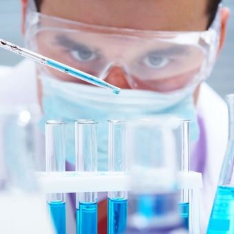 Moyens de prévention et de protection adaptés à la chimie en laboratoire